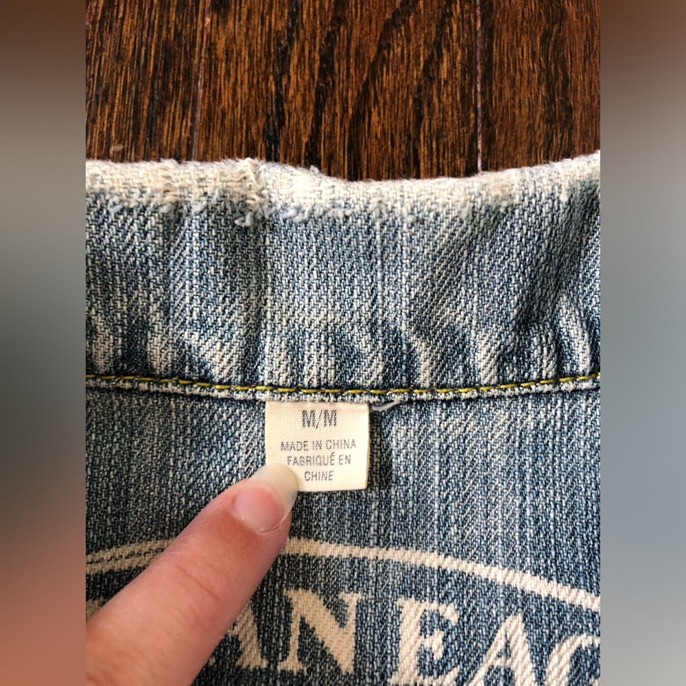 American Eagle Women’s M Blue/Gray Distressed Short Cotton Jean Jacket - EUC! - Picture 4 of 12